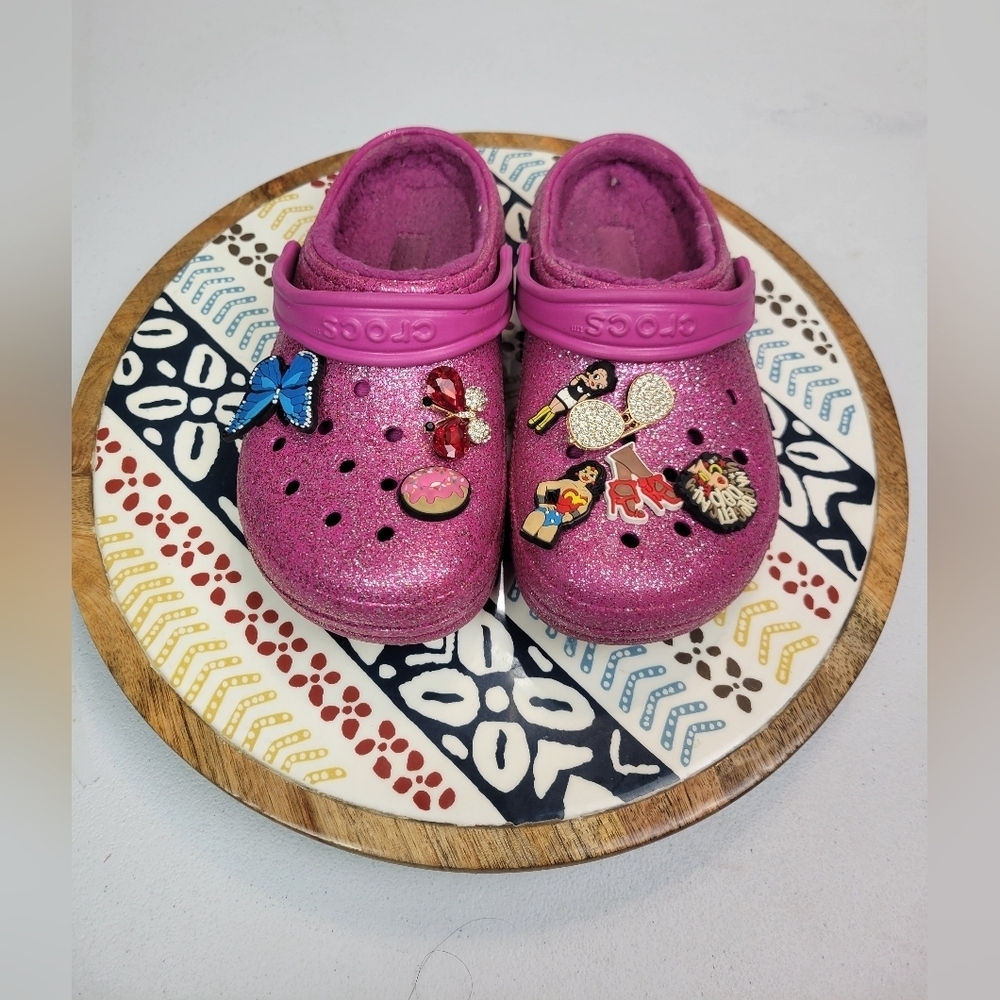 Unisex Taffy Pink glitter clog Girl Size 3 with valuable fun charms